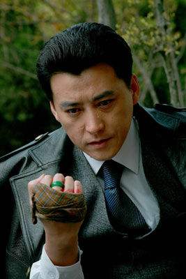 此人演谍战剧比于震都专业娶小16岁美女娇妻今48岁幸福成这样