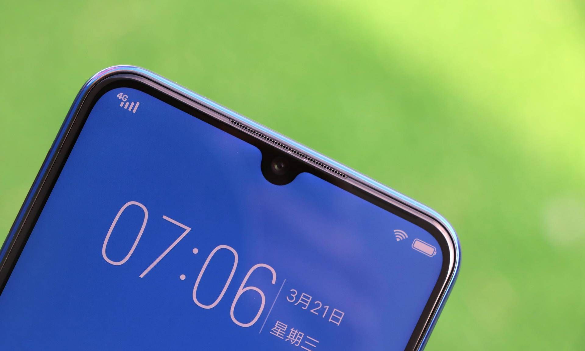 vivoz3极光蓝上手图赏高颜值的性能小钢炮入手超值