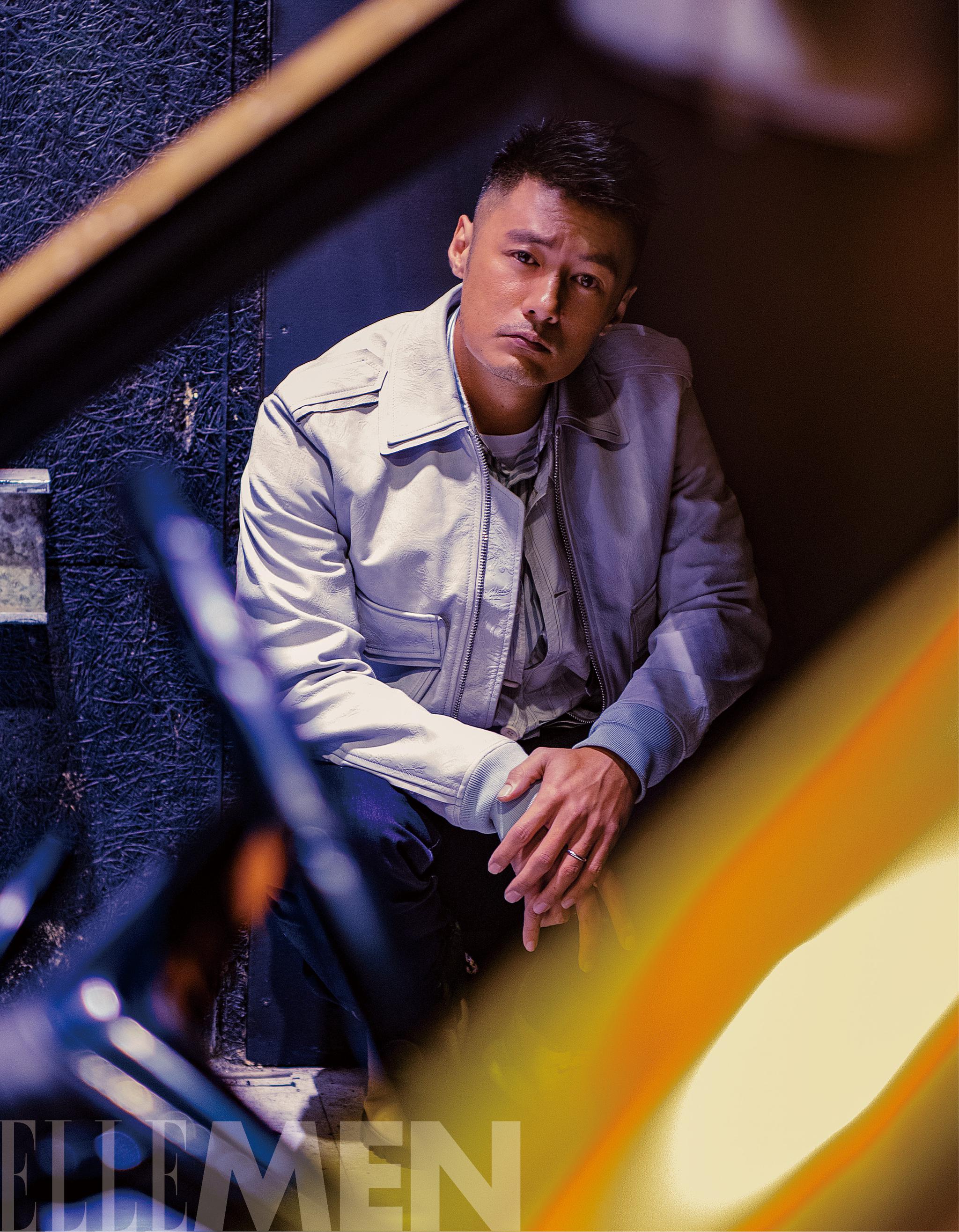 余文乐登杂志封面眼神深邃 坦言将责任心化为工作动力