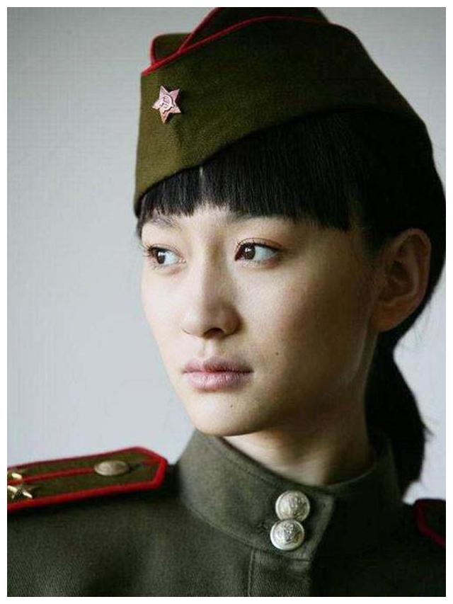 穿军装的女星照,谁最有军人范?许晴还是刘涛?