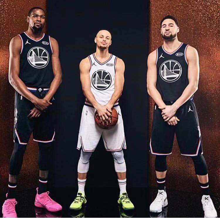 拥抱艾佛森,与韦德合影,库里惊艳背扣积极向家乡球迷展示自己