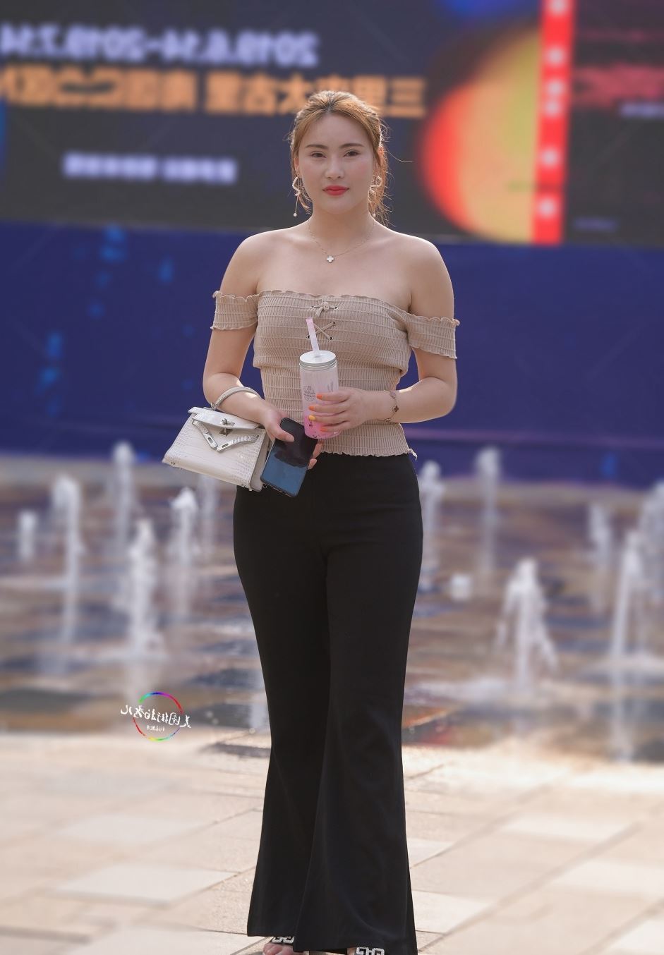时尚摄影,来自阜新市的姐姐,是美女,穿啥都好看_高清图集_新浪网