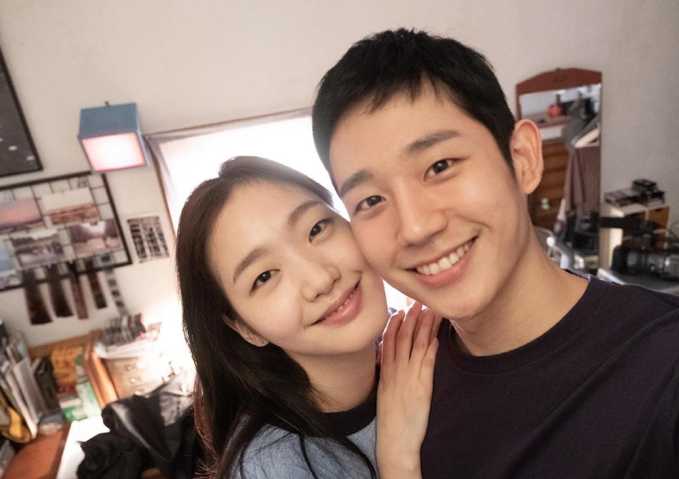 金高银和丁海寅情侣装造型上线清新又养眼