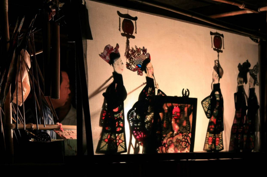 电视剧《大明宫词》中,就有唐高宗李治和太平公主在宫中演皮影戏的