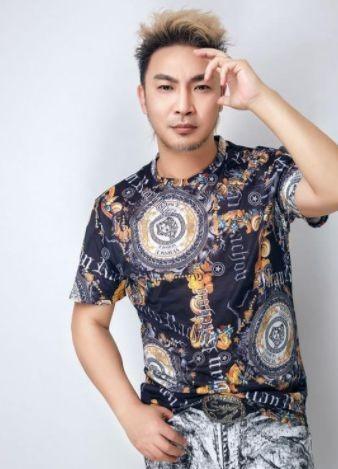 22岁出专辑意外走红,被朋友砍伤息影两年,如今45岁成这般