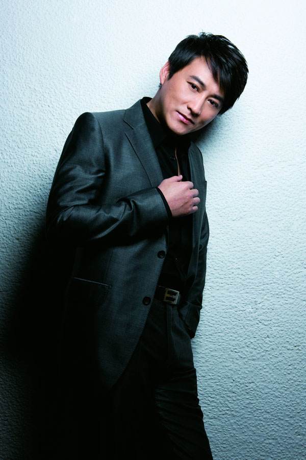 2000年参加《王勃之死》电影作品,获得了第十届金鸡百花电影节最佳