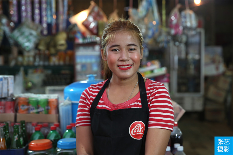 老挝女孩美丽温柔 贤惠能干,是男人梦寐以求的结婚对象