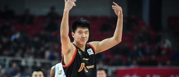 雷蒙发文道歉引热议:为何王治郅总被手下人怼|王治郅|球员|道歉_新浪