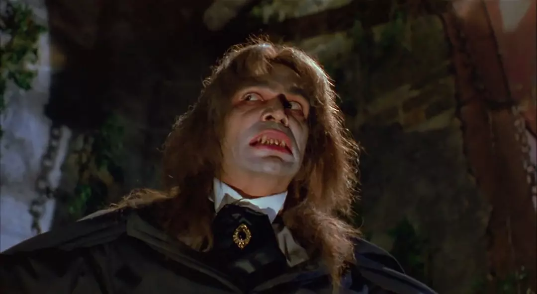 一眉道人和徒弟最终用中国法术和不凡的身手了结了西洋僵尸