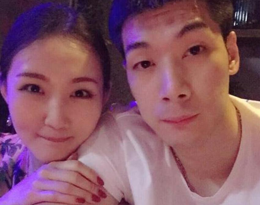 成阿联身边奇兵,婚礼上将篮球当作绣球|任骏飞|任骏威|绣球_新浪新闻