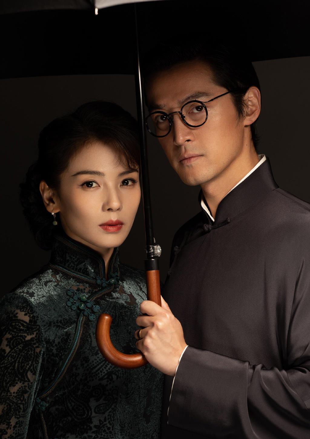 刘涛与胡歌同框拍大片,穿旗袍复古典雅,浓郁氛围画面感太赞!