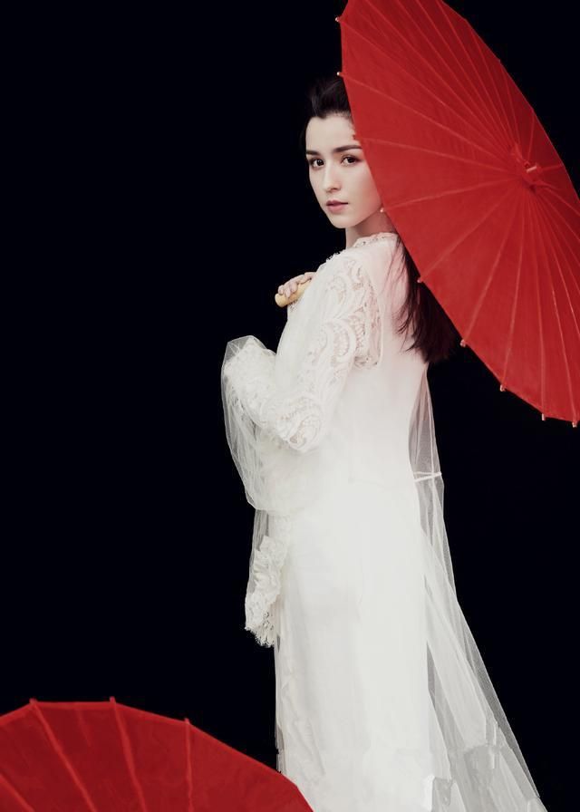 哈妮克孜超高的颜值恍如从壁画中走出来的仙女