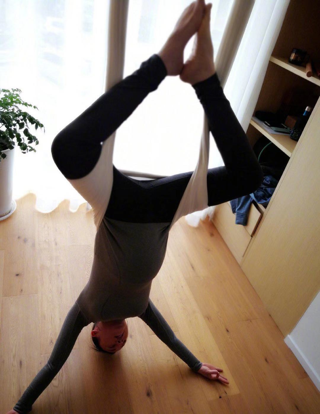 蔡少芬怀三胎挺大肚做瑜伽,姚晨比苏明玉还狠,陈意涵就是女铁人