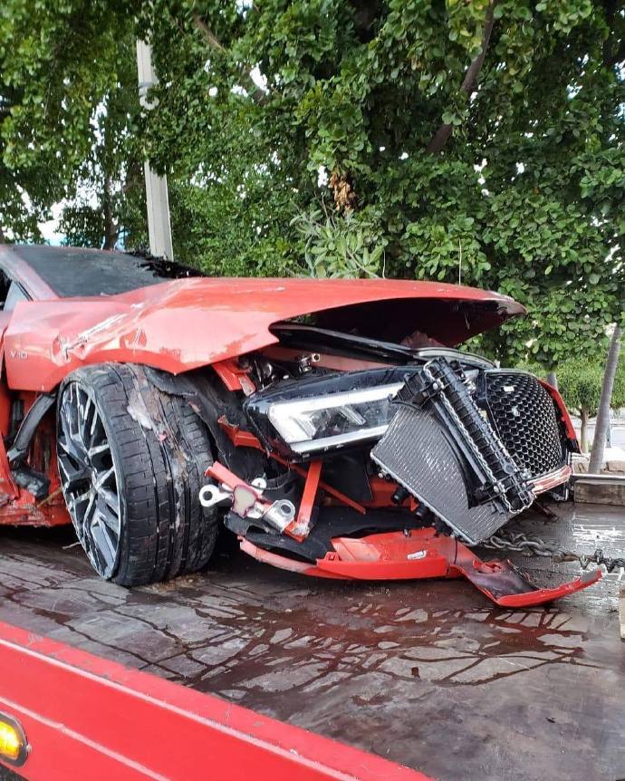 奥迪r8惨烈车祸