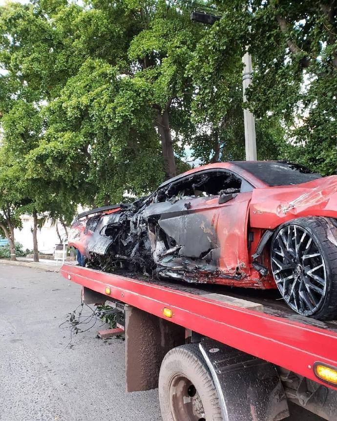 奥迪r8惨烈车祸