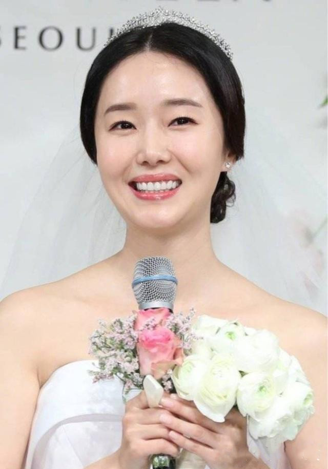 39岁韩流鼻祖李贞贤大婚,唯美婚纱照公开!