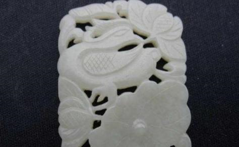 女子带两块玉鉴宝,专家感叹双玉成珏,估价后持宝人不淡定了!