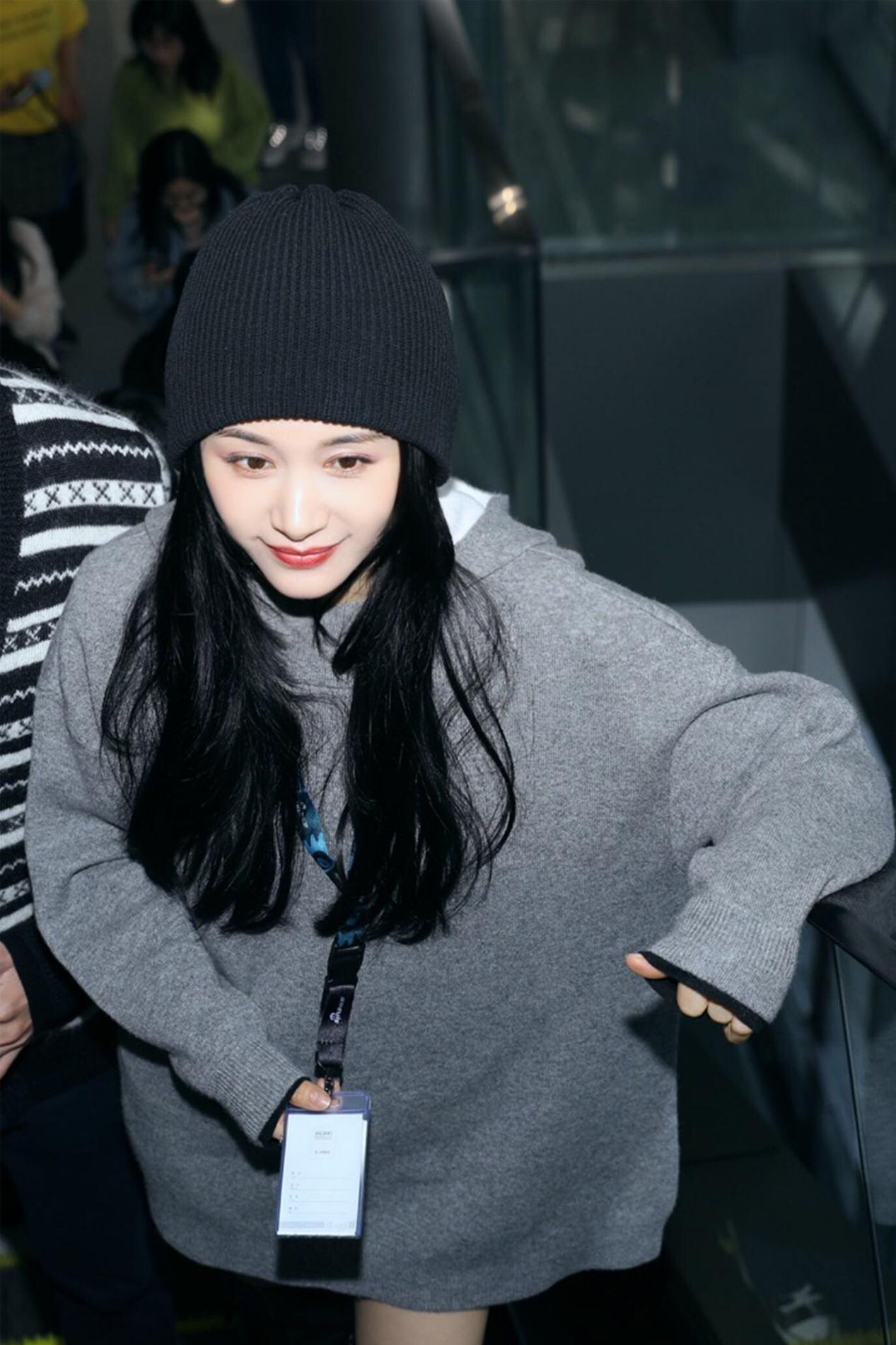 王子文晒出蝴蝶雀斑妆眼角渐现鱼尾纹甜美笑容依然女神范十足