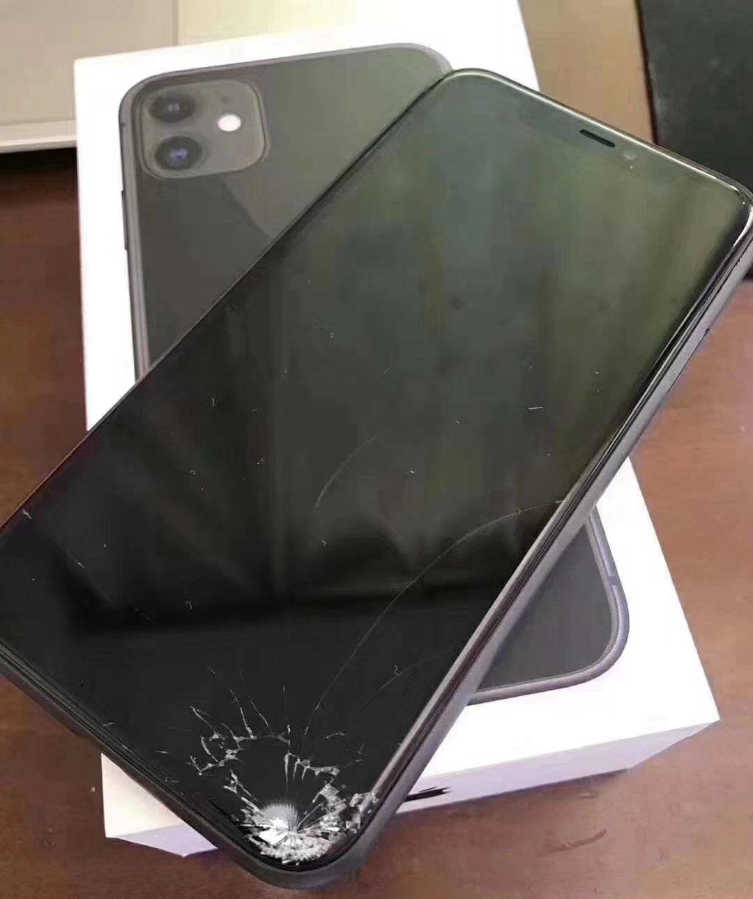 iphone11系列迎来首碎,后盖裂成蜘蛛网,看着都心疼!