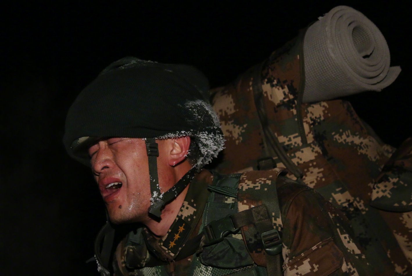 魔鬼周训练，特战队员们顶着寒风，在零下20度的气温中武装奔袭！|寒风|魔鬼|武装_新浪新闻