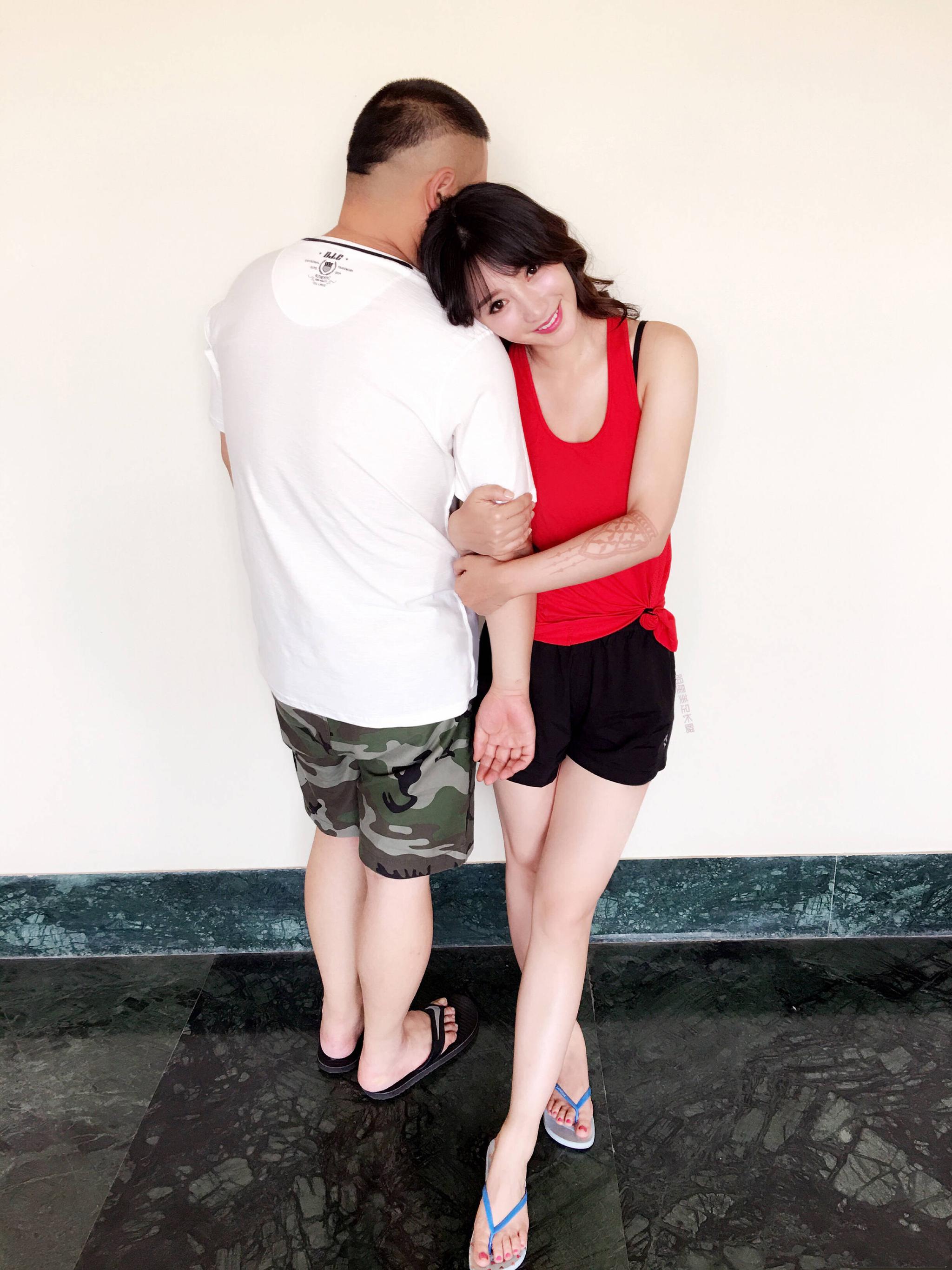 柳岩和岳云鹏拍照,牵手,拥抱,小岳岳老婆不会吃醋吗?