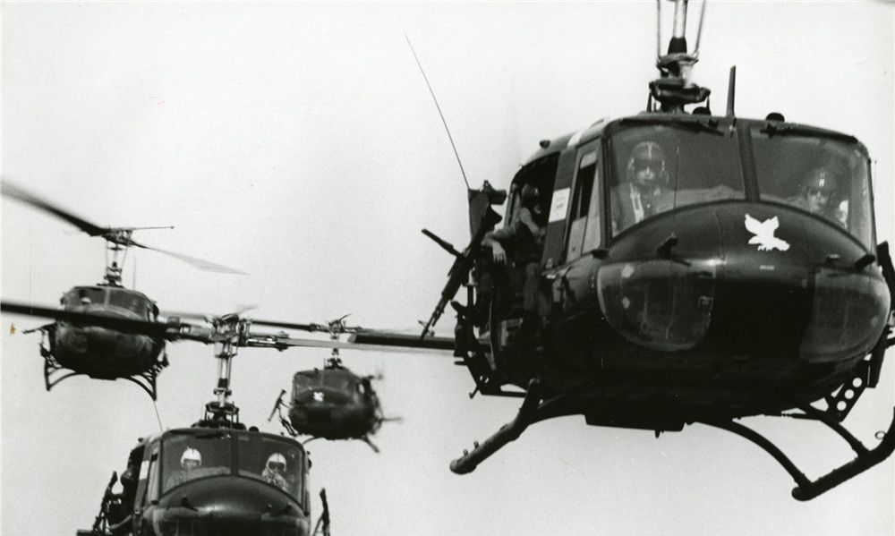 女武神的骑行,武装直升机的开端,越南战争hu-1直升机图集_高清图集