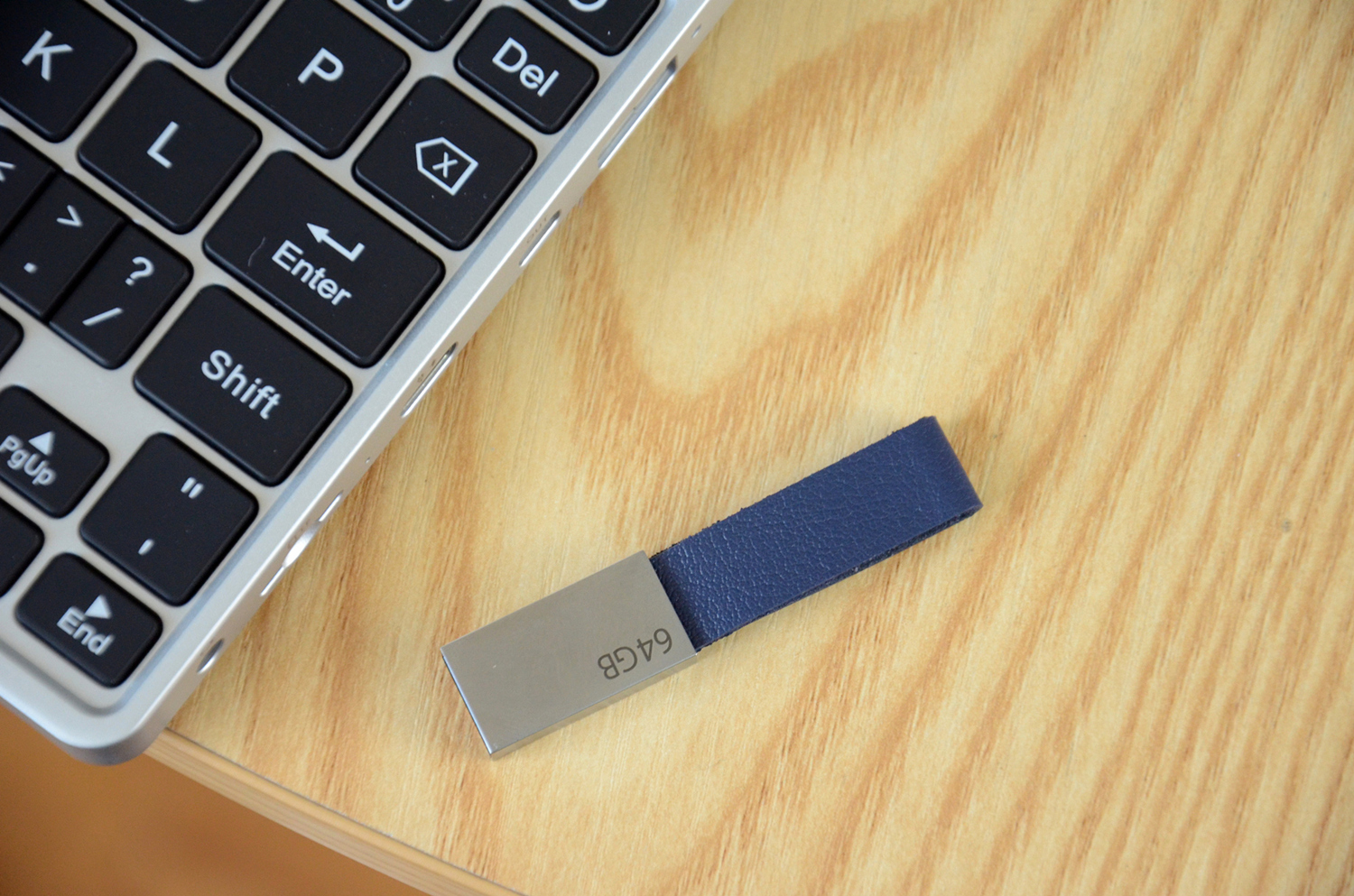 早在之前就推出过:小米wifi u盘版,米兔手机u盘