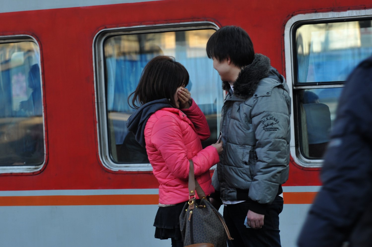 为了春节和家人团聚 多少人却要先饱尝离别之苦