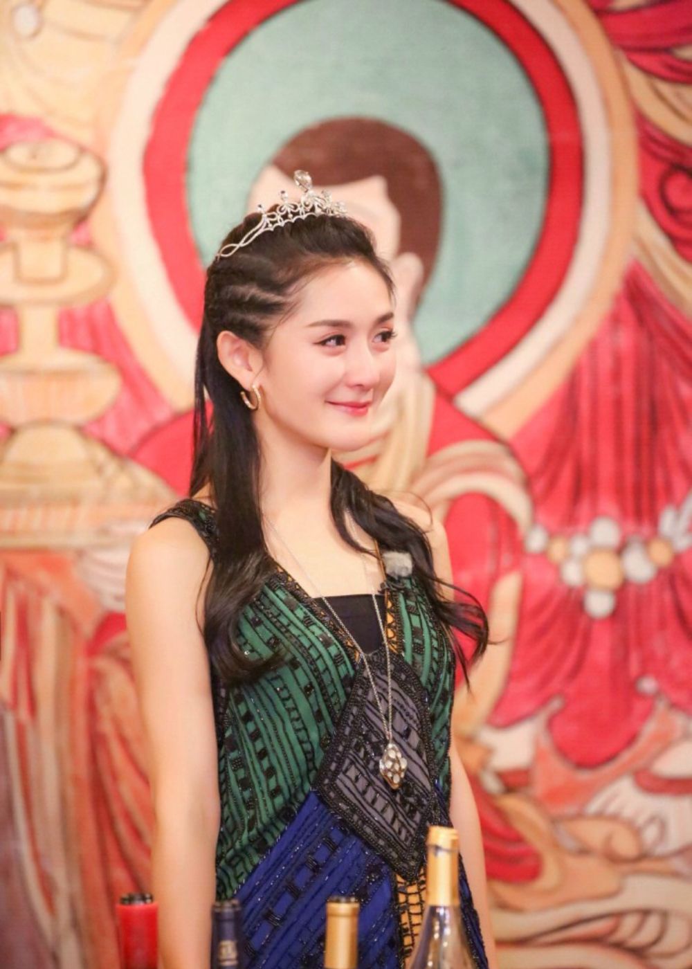 女星谢娜被称为太阳女神,她的哪个部位最美呢?