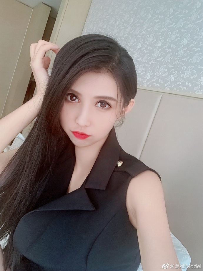 美女艺人车模葛征自拍写真美照欣赏