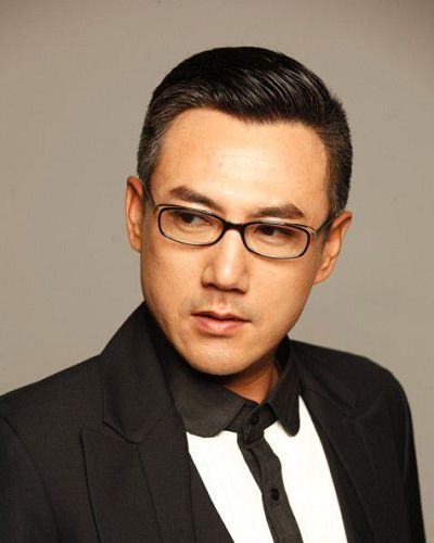 在熙(),原名李贤均,1980年5月25日出生于韩国,韩国影视男演员,主持人