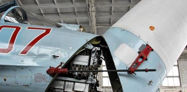 战斗机头部的空速管,为何是个让人又爱又恨的部件?