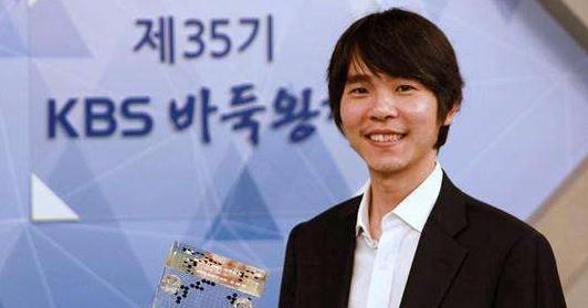 年轻气盛的他到三段后就不愿意再参加升段赛了,那时候李世石的实力