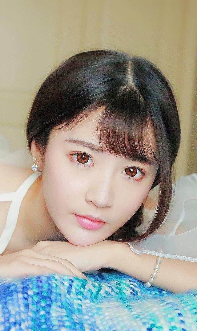 清纯美女:清纯甜美,娇气迷人