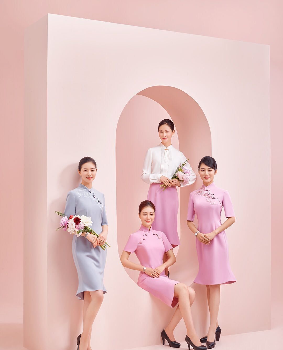 吉祥航空的小姐姐来了 蓝粉色新旗袍制服很温柔