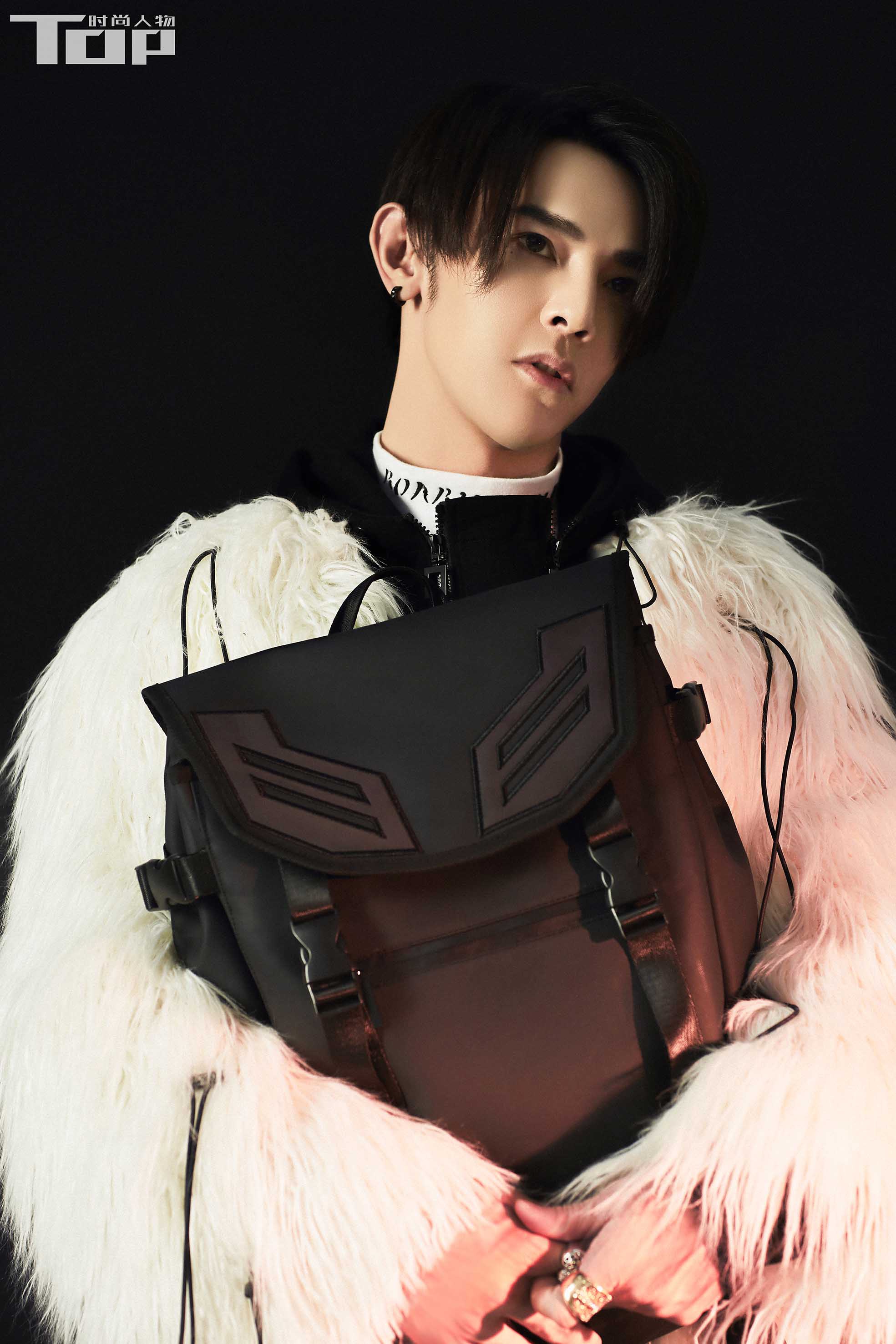 汪东城初春写真曝光  色彩单品夺目致敬春日生