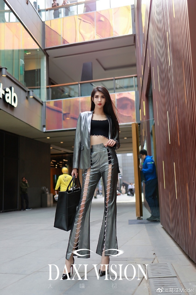 美女艺人车模葛征自拍写真美照欣赏