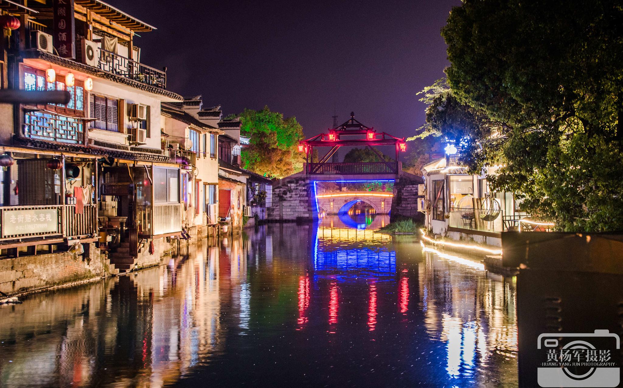 吴江区同里古镇美丽的夜色,静谧的江南水乡,古老的石拱桥