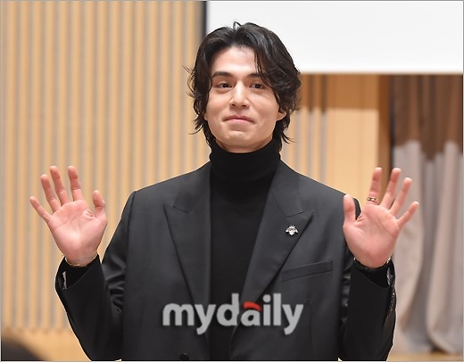 李栋旭对出演自己《李栋旭想做脱口秀》的孔刘表示感谢:他很快就答应了我