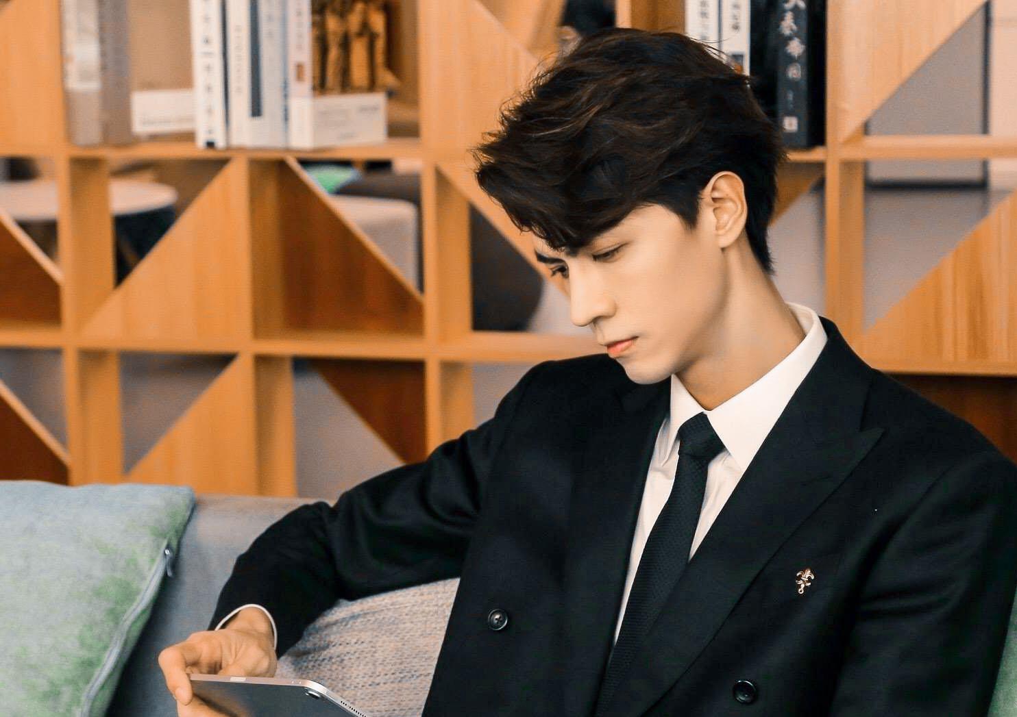 《我的莫格利男孩》任言恺,穿西装帅气十足,霸道总裁专业户!