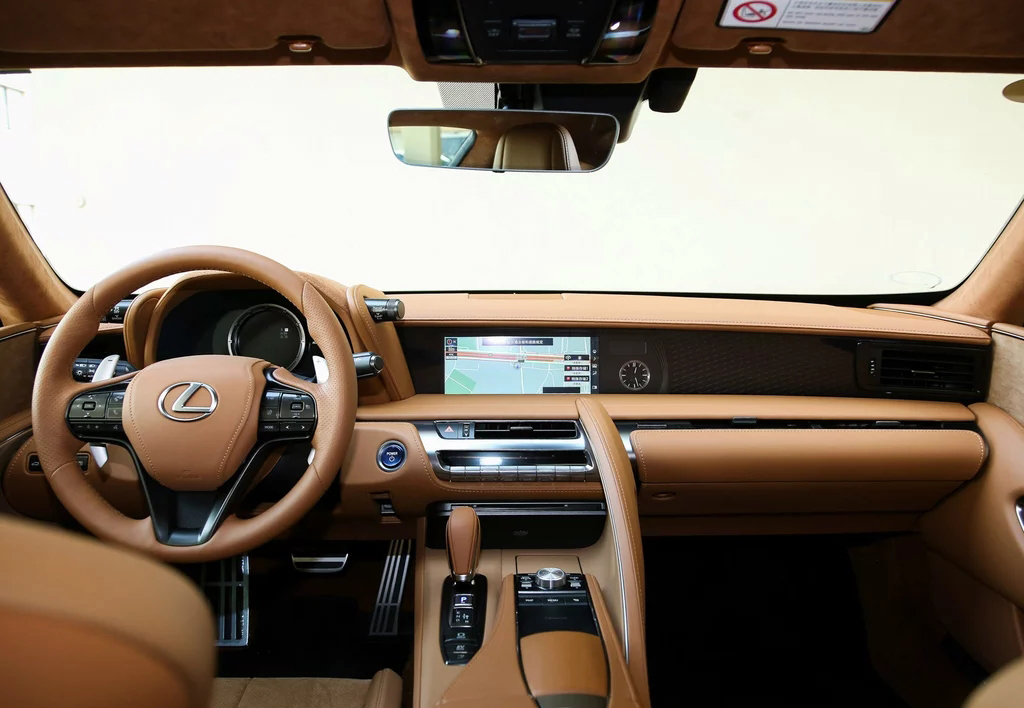 雷克萨斯lc500h亮相2019深港澳车展