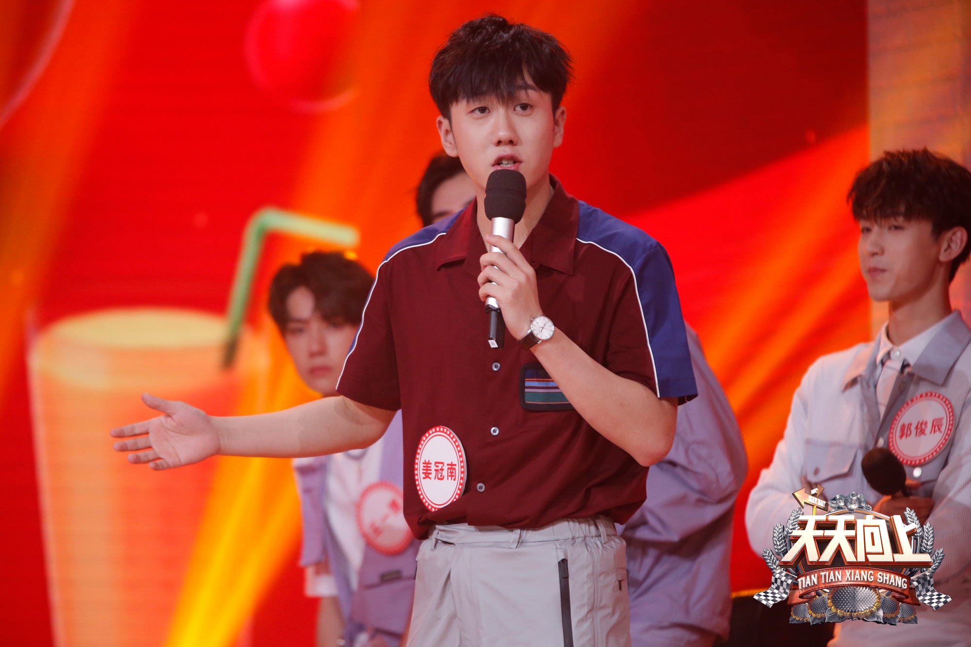 姜冠南《天天向上》综艺首秀 小江总带你旋转跳跃不