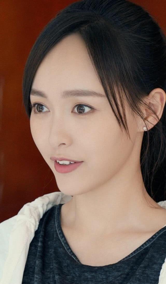 唐嫣精致的五官,青春美少女