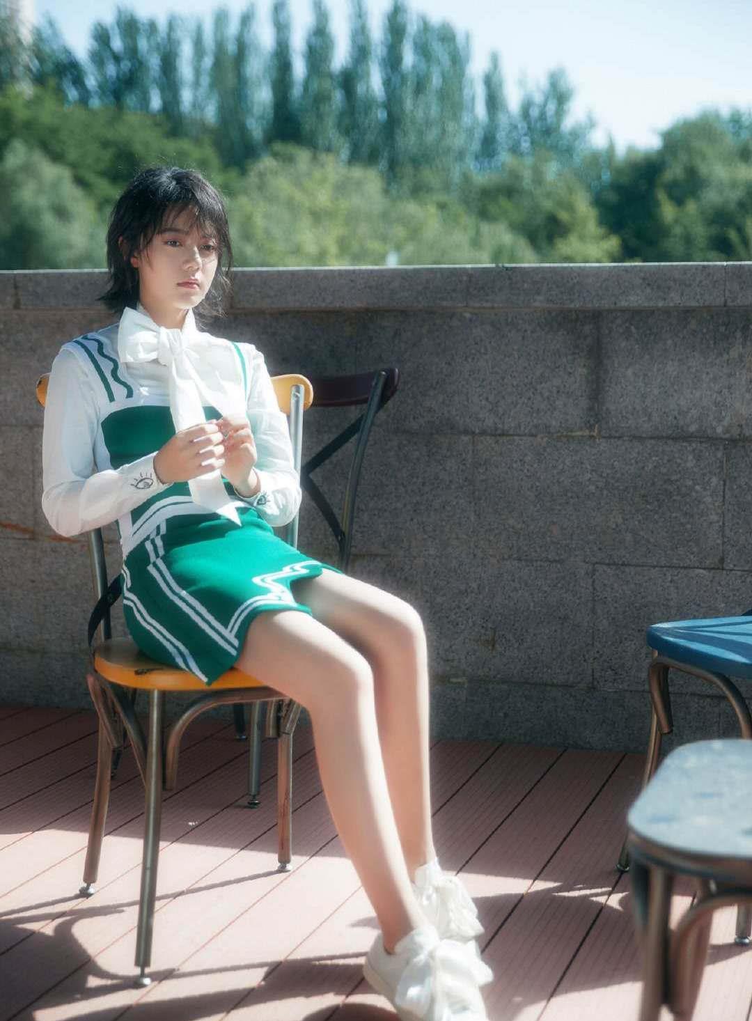 少年派林妙妙剧外太时髦穿短裙秀美腿清纯可爱养眼又撩人