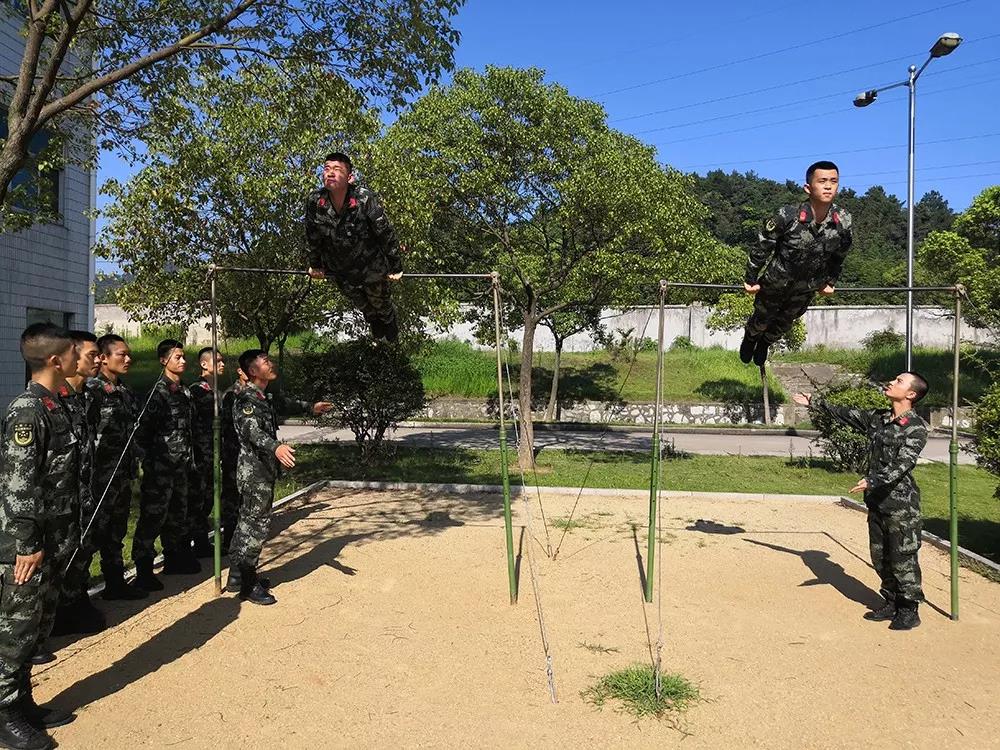 七月底的宜兴炎热无比,高温带来的热浪席卷大地,入夏后的训练场虽然多