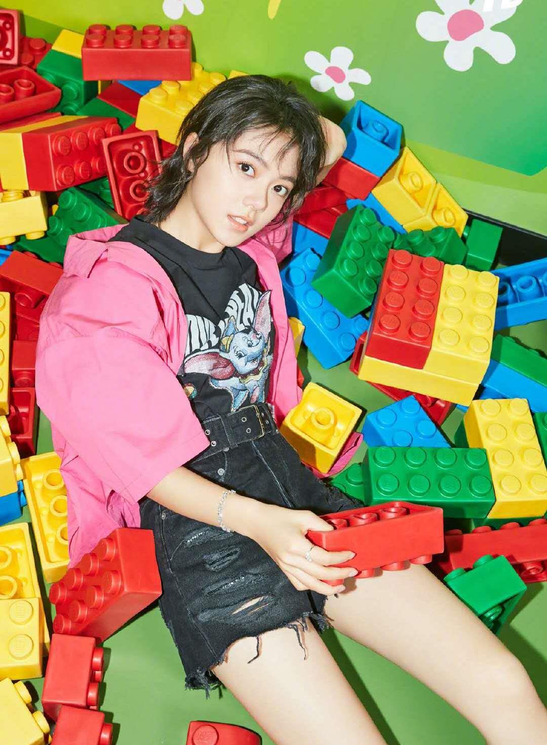 少年派林妙妙剧外太时髦穿短裙秀美腿清纯可爱养眼又撩人