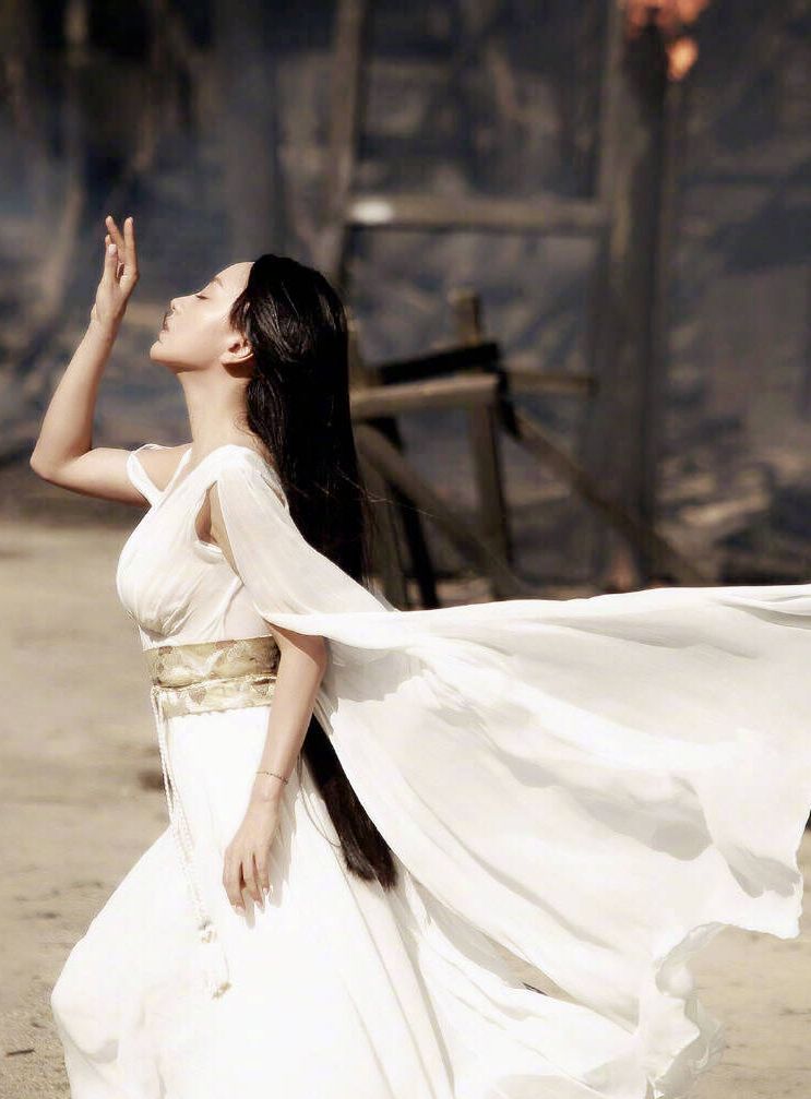 杨蓉绝美出演经典之作卫斯理,无名发可能成为她爆红的起点