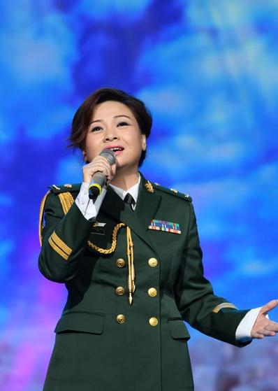 李琼,出生于湖北武汉,现为武警总部文工团著名青年歌手.