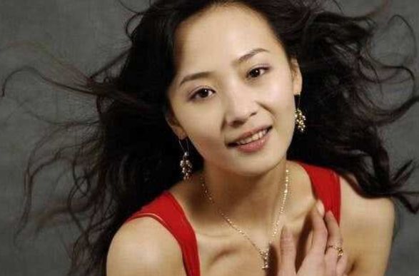 曲珊珊毅然嫁给黄海波,生活有时候是安稳和平淡