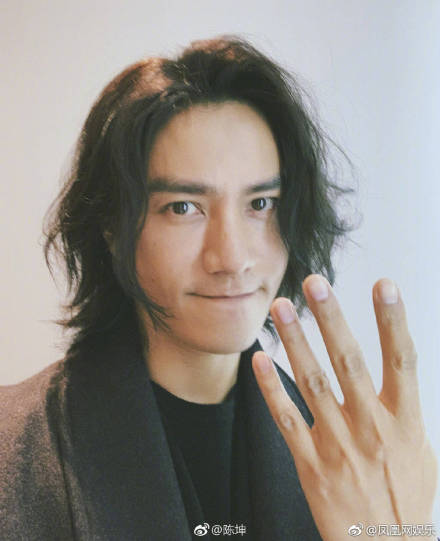 翟天临3万字硕士毕业论文被曝重复过万 大量复